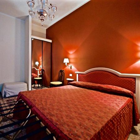 Chandeliers Apartment Венеция Экстерьер фото