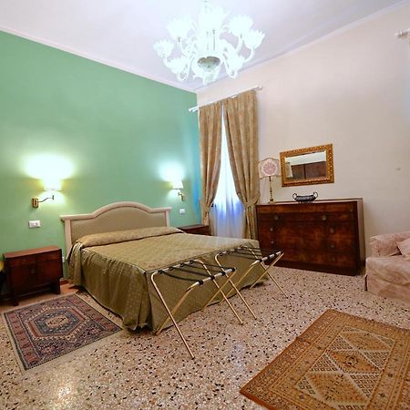 Chandeliers Apartment Венеция Экстерьер фото