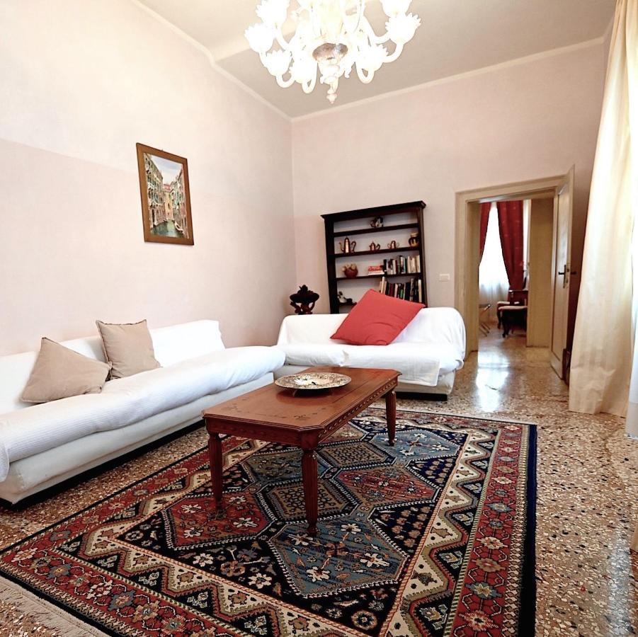 Chandeliers Apartment Венеция Экстерьер фото