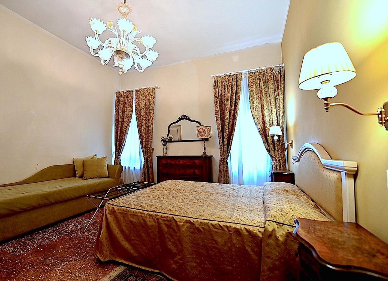 Chandeliers Apartment Венеция Экстерьер фото